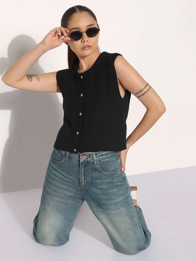 women black solid sleeveless crop top - 22101948 - Standard Image - 4