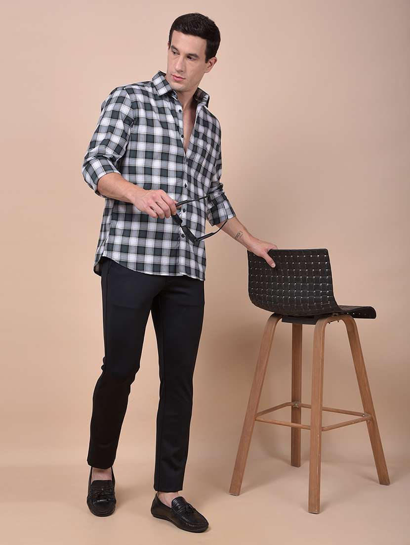 men solid mid rise flat front chinos trouser - 22102121 -  Standard Image - 4