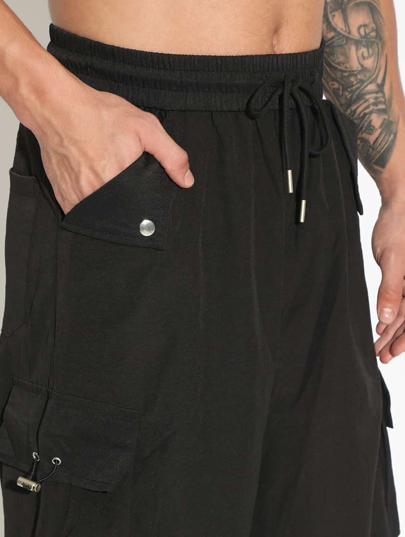 men solid low rise loose fit cargo - 22102179 -  Standard Image - 4