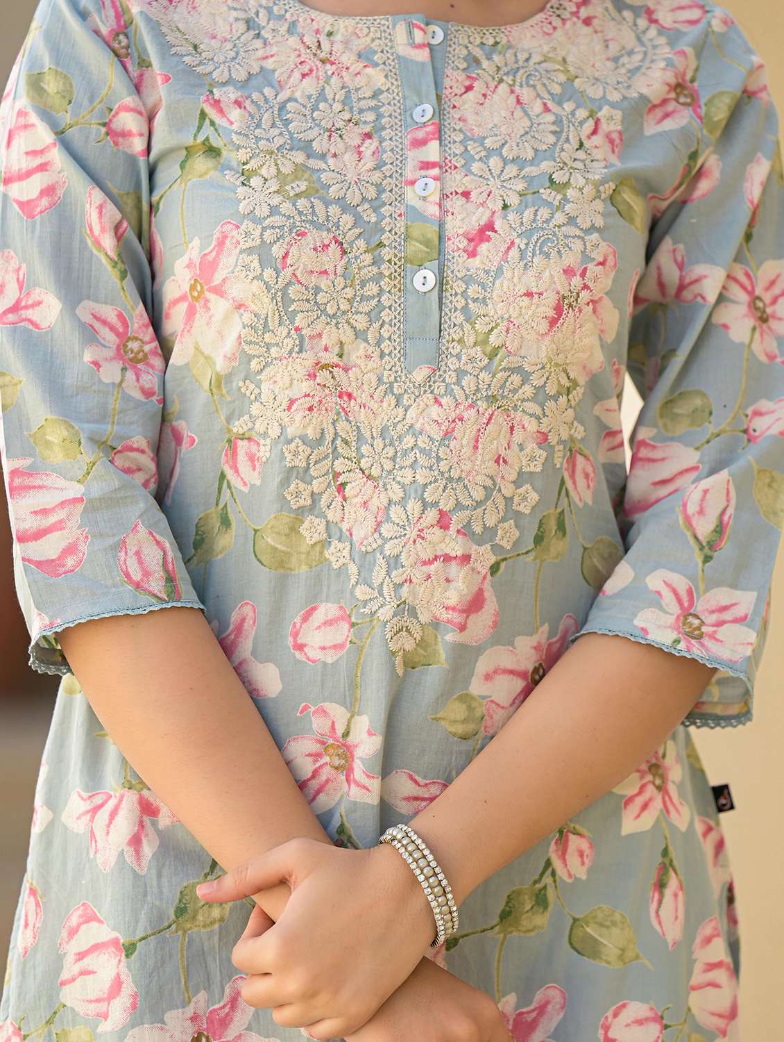 women floral three quarter sleeve straight kurta - 22105349 -  Standard Image - 4