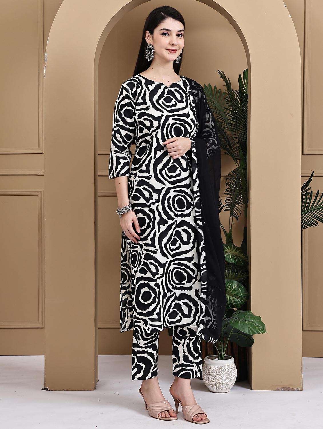 women printed three quarter sleeve kurta pant with dupatta set - 22105871 -  Standard Image - 1