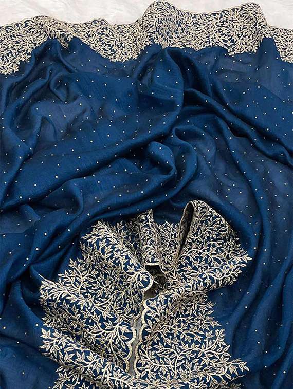 women solid with work embroidered saree with blouse - 22105938 -  Standard Image - 4