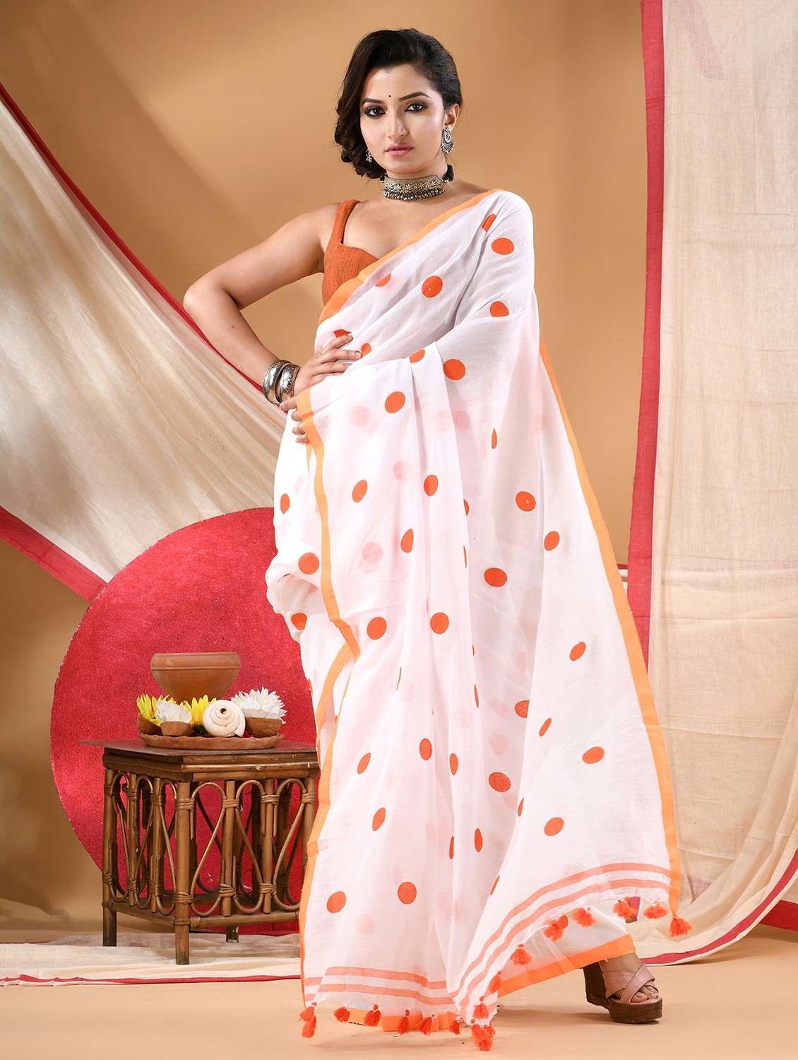women polka dot printed handloom saree - 22105973 -  Standard Image - 1