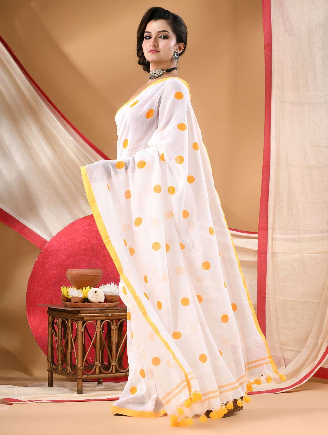 women polka dot printed handloom saree - 22105977 -  Standard Image - 1