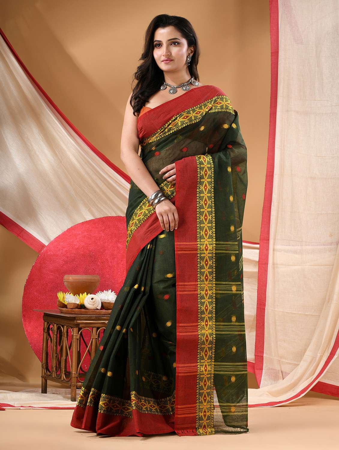 women self design tant saree - 22105983 -  Standard Image - 1