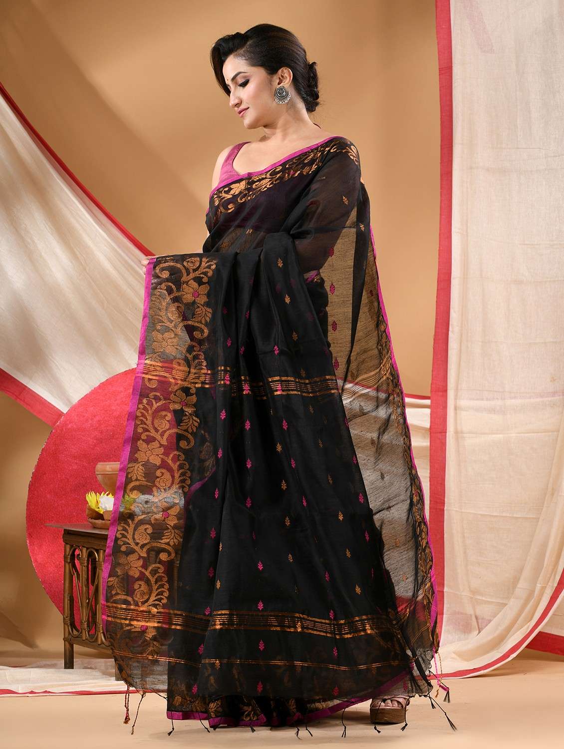 women self design handloom saree with blouse - 22105987 -  Standard Image - 1