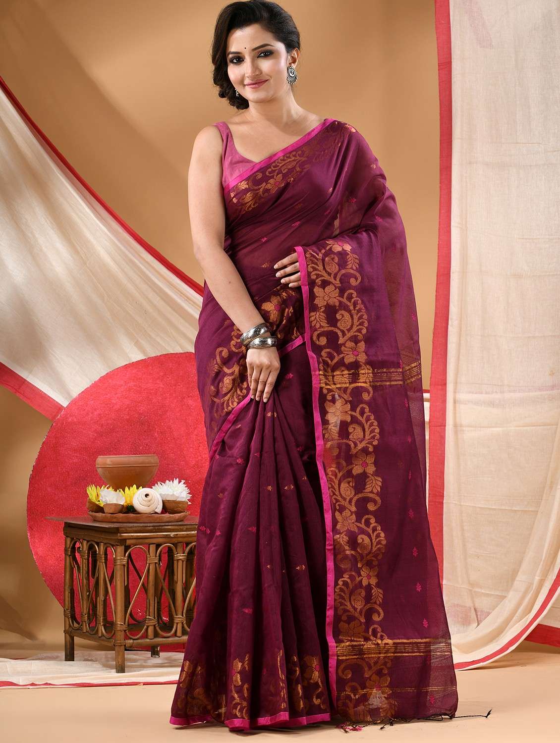 women self design handloom saree with blouse