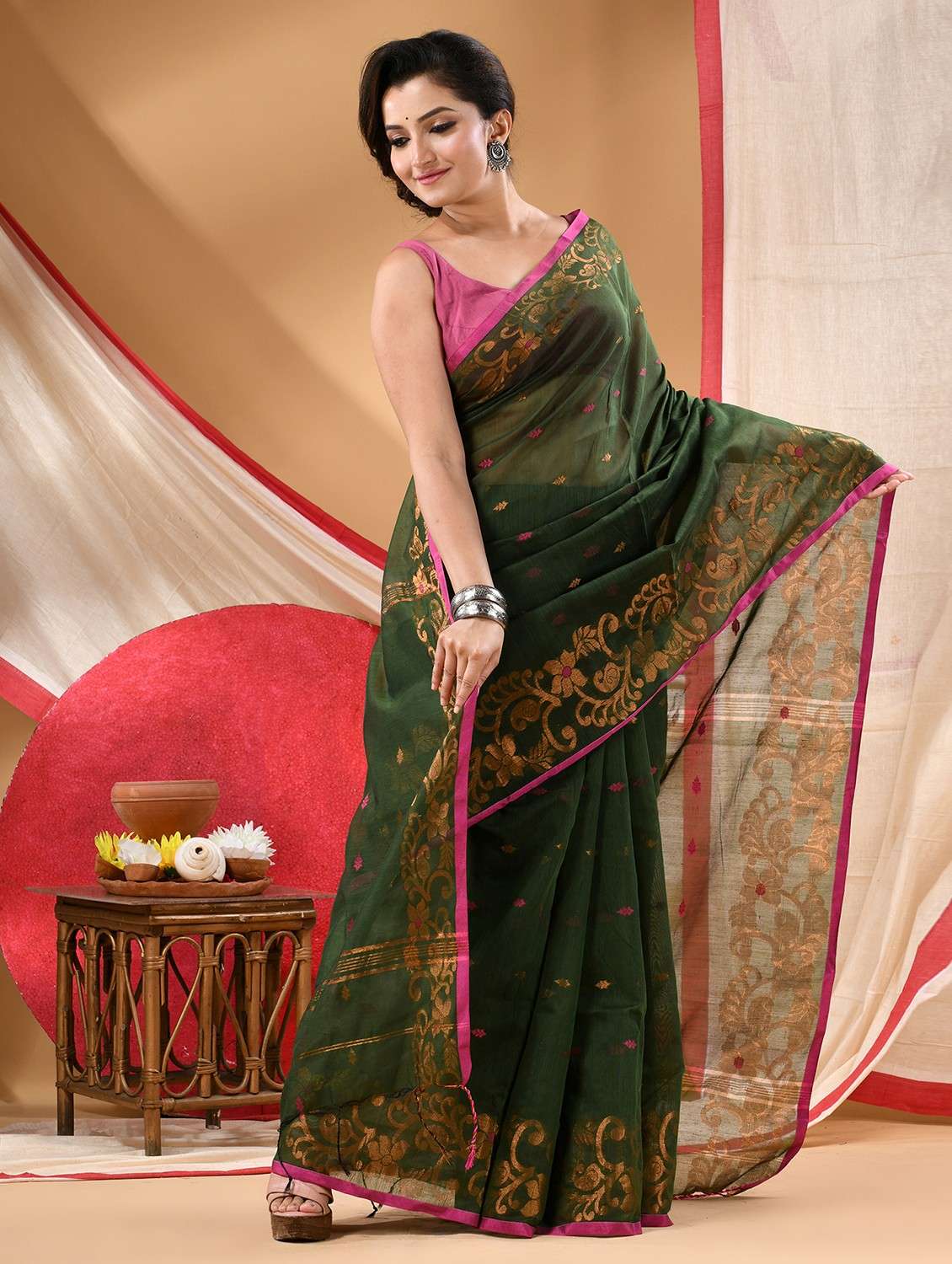 women self design handloom saree with blouse - 22105991 -  Standard Image - 1