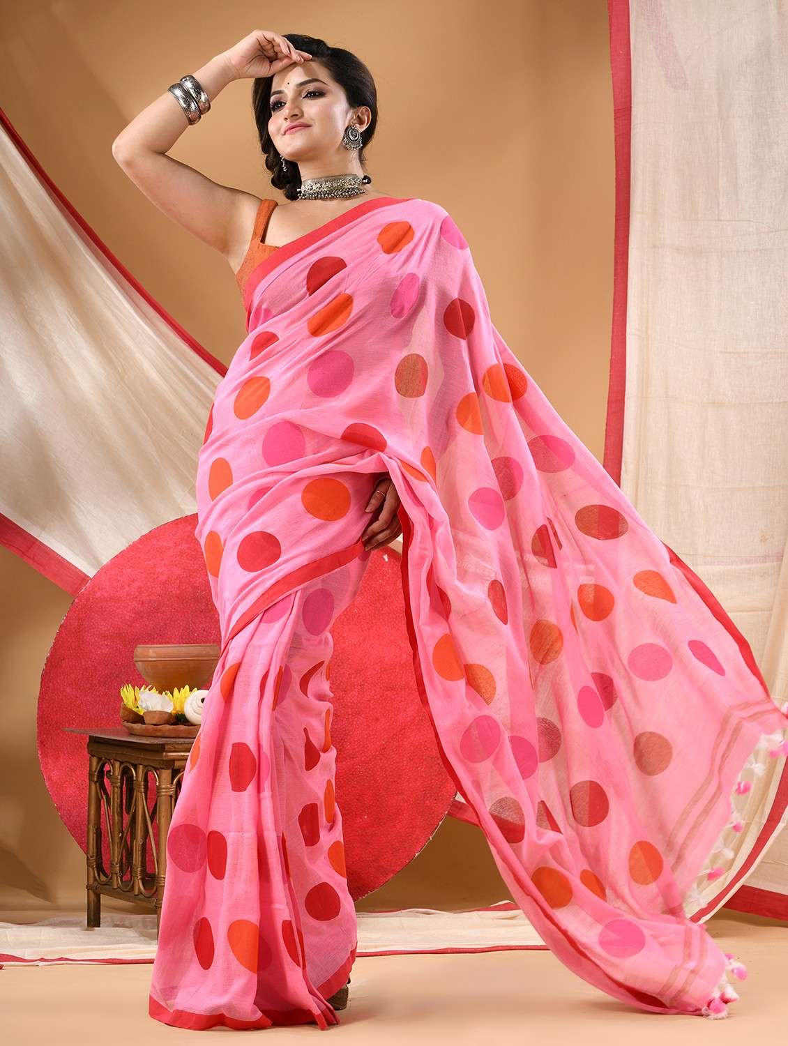 women polka dot handloom saree - 22105994 -  Standard Image - 1
