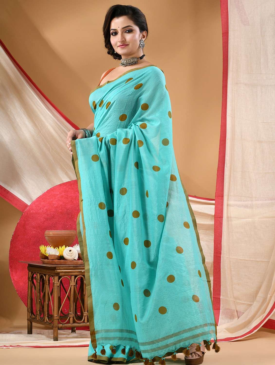 women polka dot handloom saree - 22105999 -  Standard Image - 1