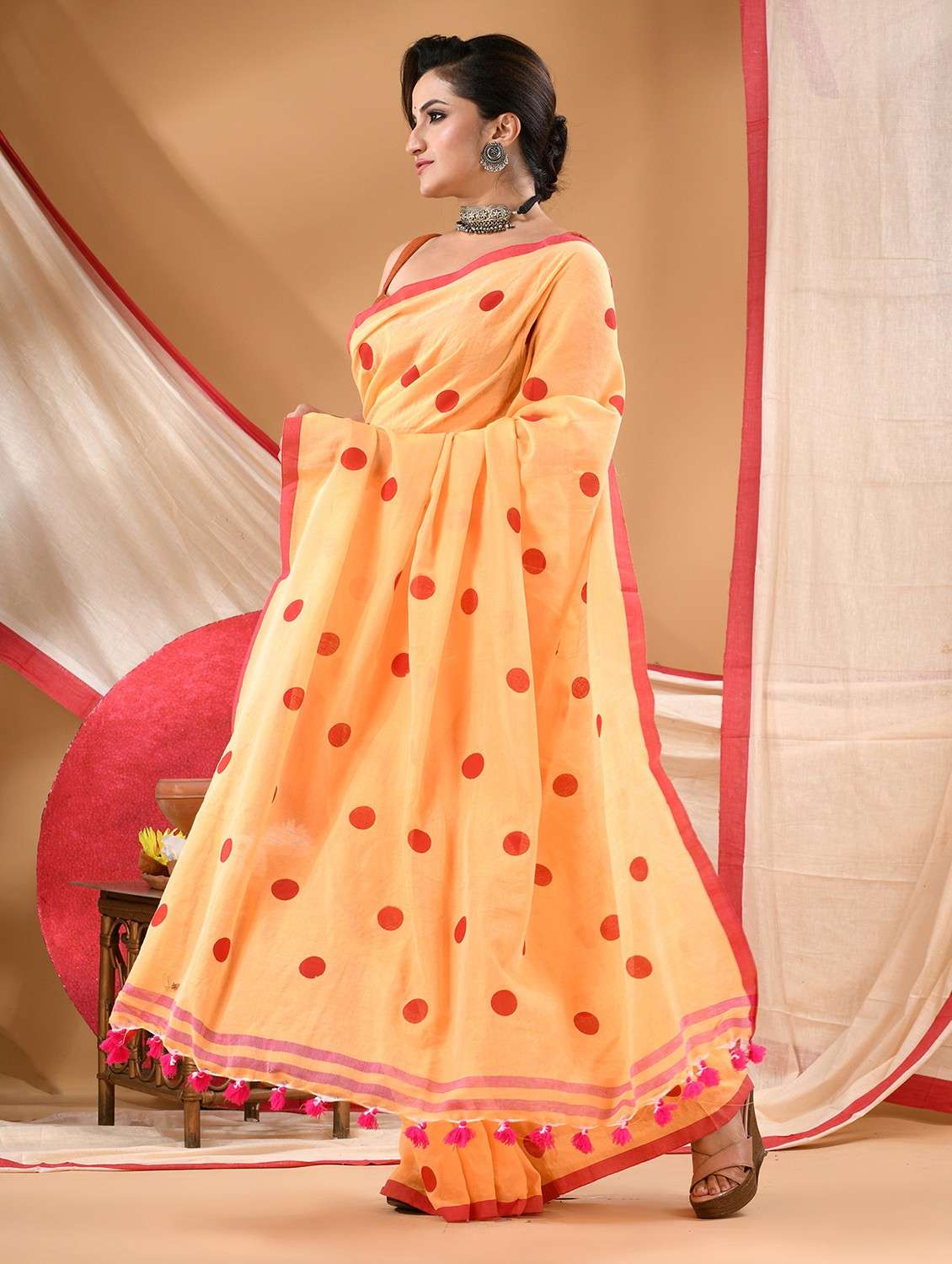 women polka dot handloom saree - 22106001 -  Standard Image - 1
