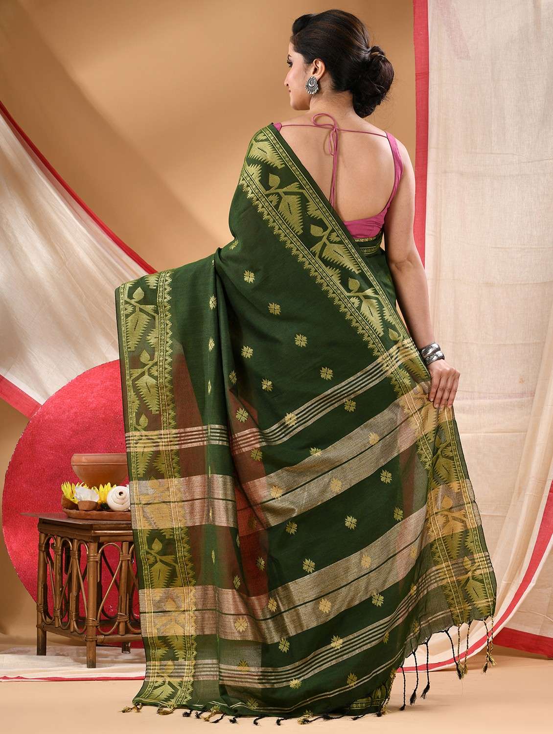 women self design handloom saree with blouse - 22106010 -  Standard Image - 1