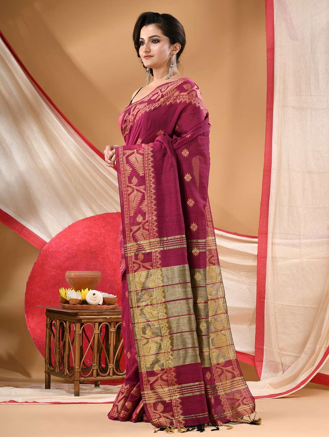 women self design handloom saree with blouse - 22106011 - Standard Image - 1