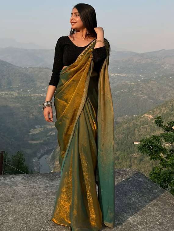 women solid with embellished bordered saree with blouse - 22106047 -  Standard Image - 1
