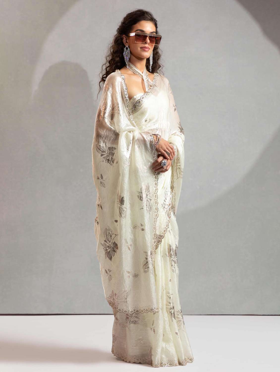women solid with work embellished saree with blouse - 22106265 -  Standard Image - 1