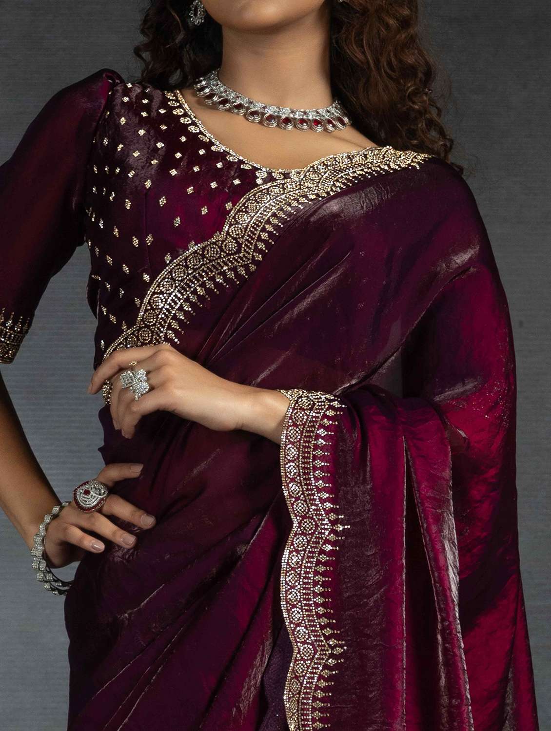 women solid with work embellished bordered saree with blouse - 22106266 -  Standard Image - 4