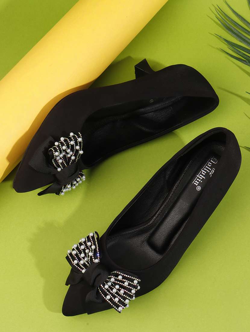 women black slip on pump