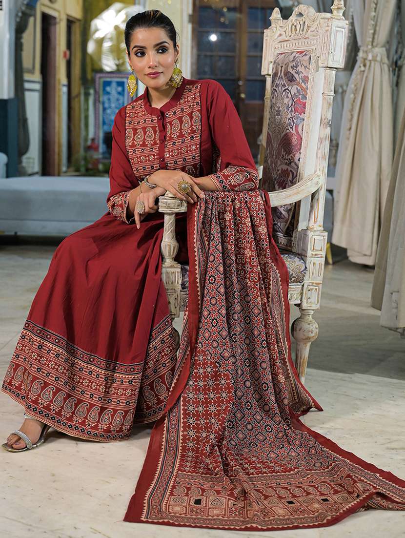 women paisley printed three quarter sleeve kurta pant with dupatta set - 22107712 -  Standard Image - 4