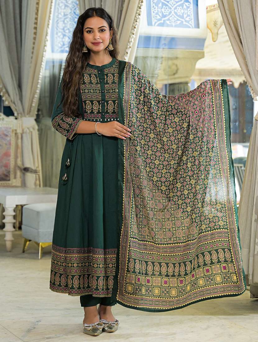 women paisley printed three quarter sleeve kurta pant with dupatta set