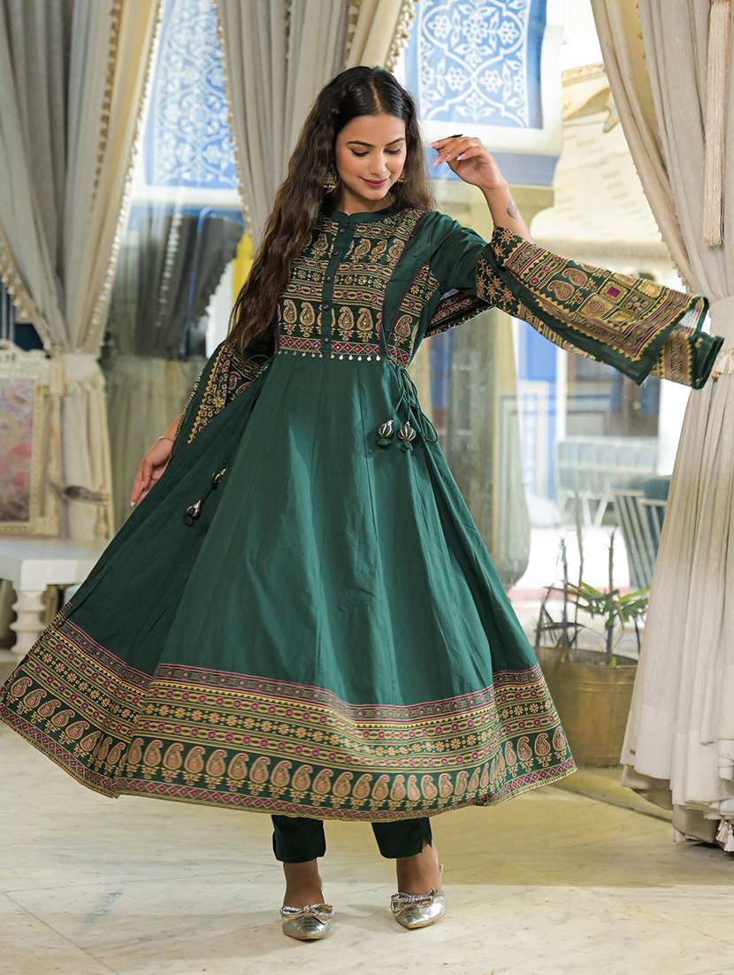 women paisley printed three quarter sleeve kurta pant with dupatta set - 22107713 -  Standard Image - 4