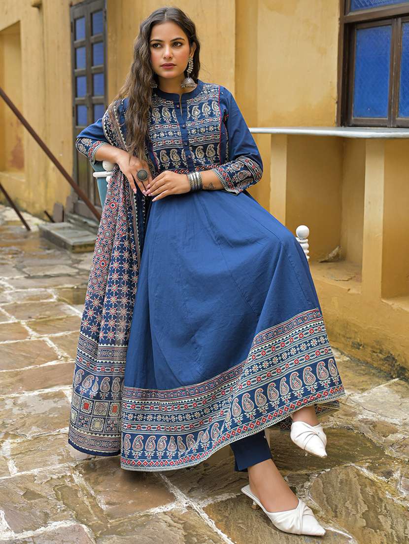 women paisley printed three quarter sleeve kurta pant with dupatta set - 22107714 -  Standard Image - 4