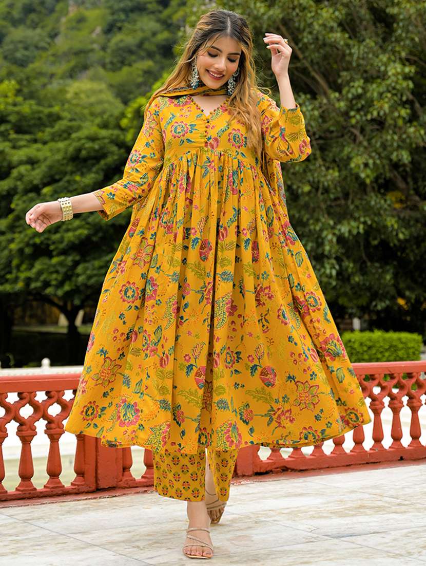 women floral three quarter sleeve kurta pant with dupatta set - 22107716 -  Standard Image - 1
