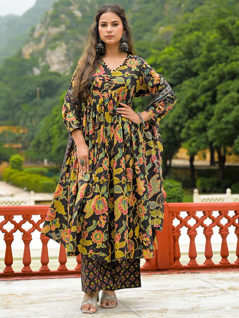 women floral three quarter sleeve kurta pant with dupatta set - 22107720 -  Standard Image - 1