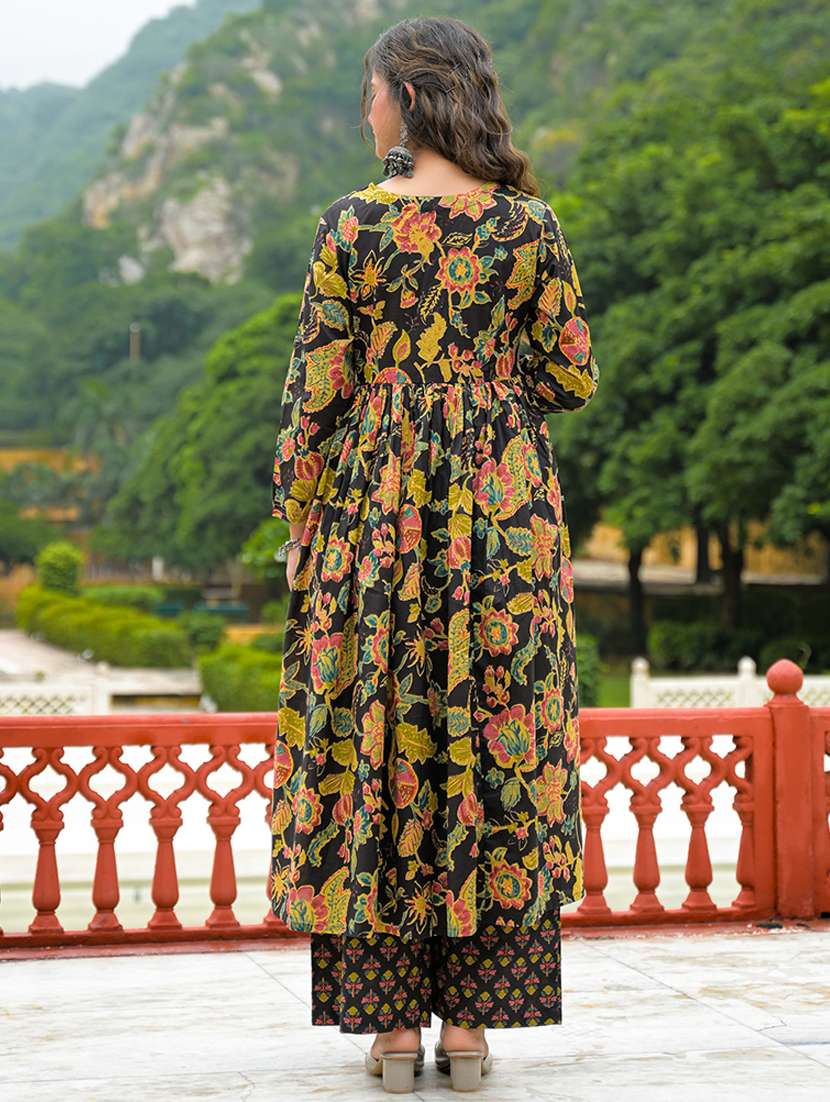 women floral three quarter sleeve kurta pant with dupatta set - 22107720 -  Standard Image - 4