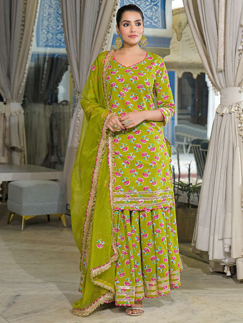 women floral three quarter sleeve kurta skirt with dupatta set