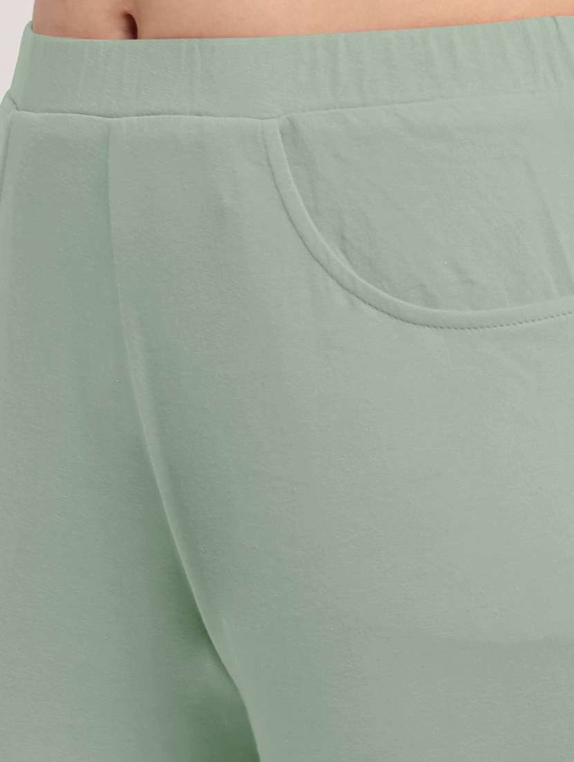 women solid mid rise capri - 22109466 -  Standard Image - 4