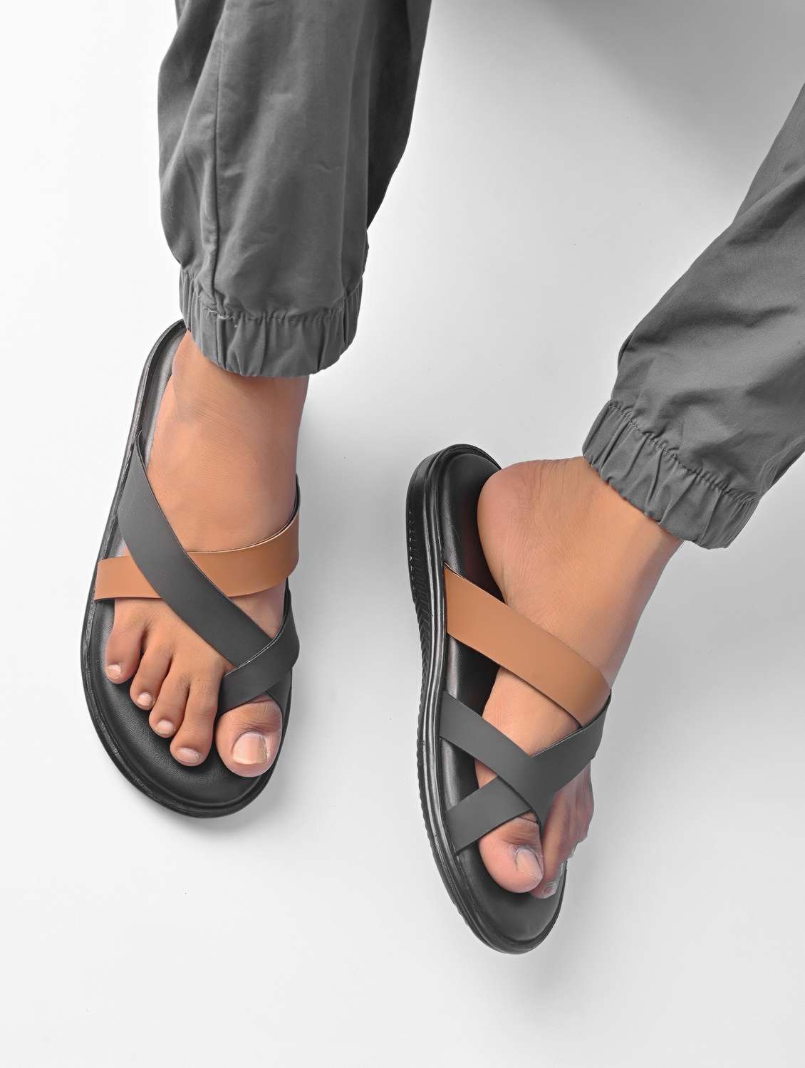 men color block one toe sandal - 22109469 -  Standard Image - 1