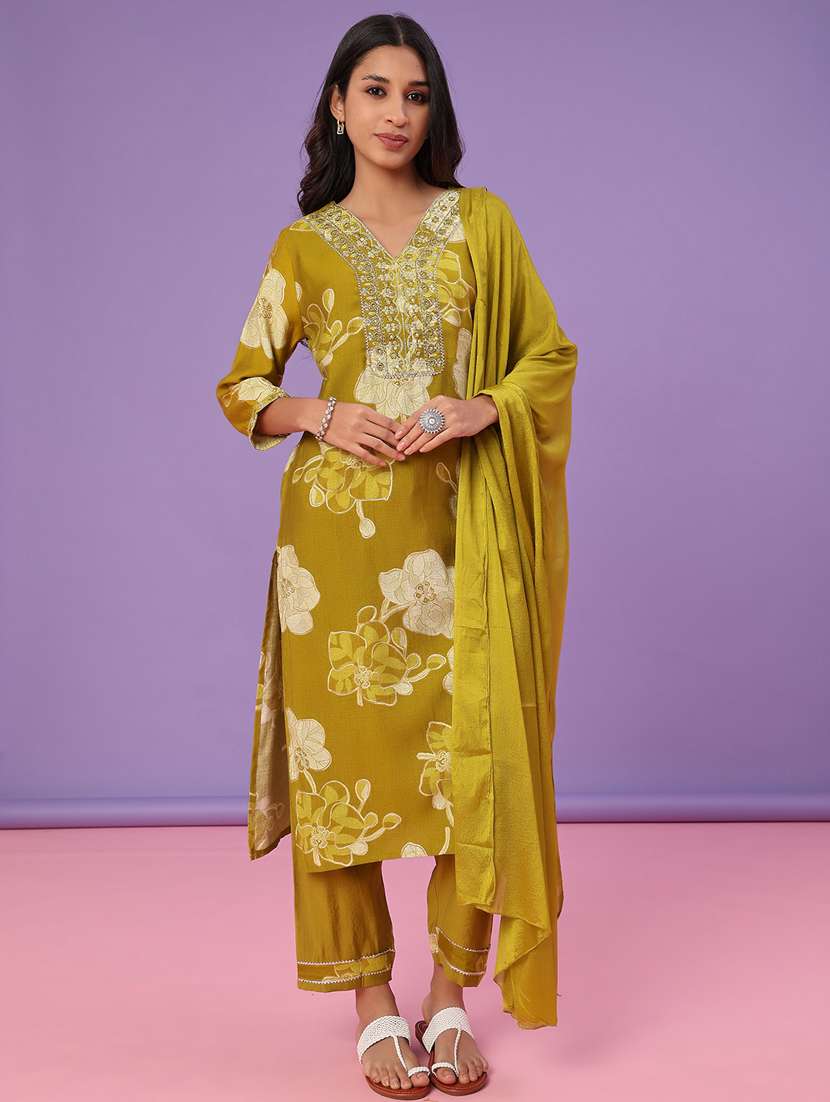 women floral three quarter sleeve kurta pant with dupatta set - 22110718 -  Standard Image - 1