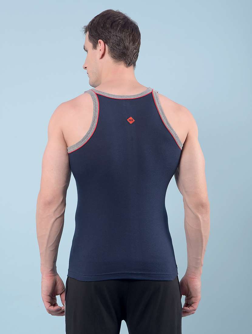 men pack of 3 solid sleeveless vest - 22112247 -  Standard Image - 4