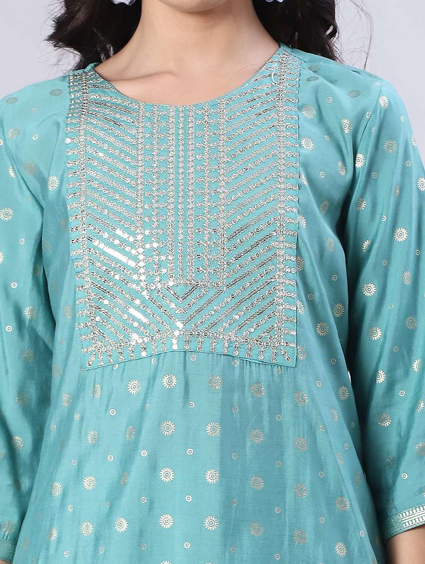 women foil printed three quarter sleeve kurta pant set - 22139620 -  Standard Image - 4