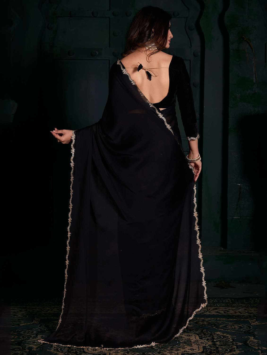 women solid with work embellished bordered saree with blouse - 22140075 -  Standard Image - 1