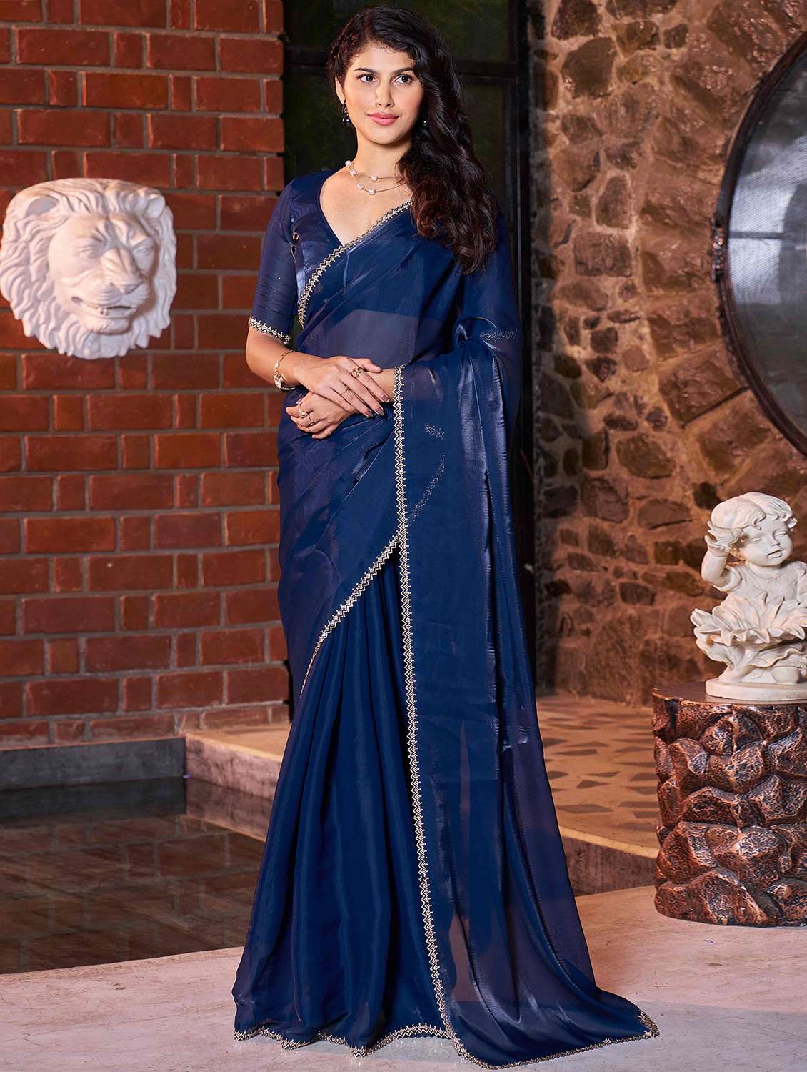 Women Solid With Embellished Bordered Saree With Blouse - 22140138 -  Standard Image - 1