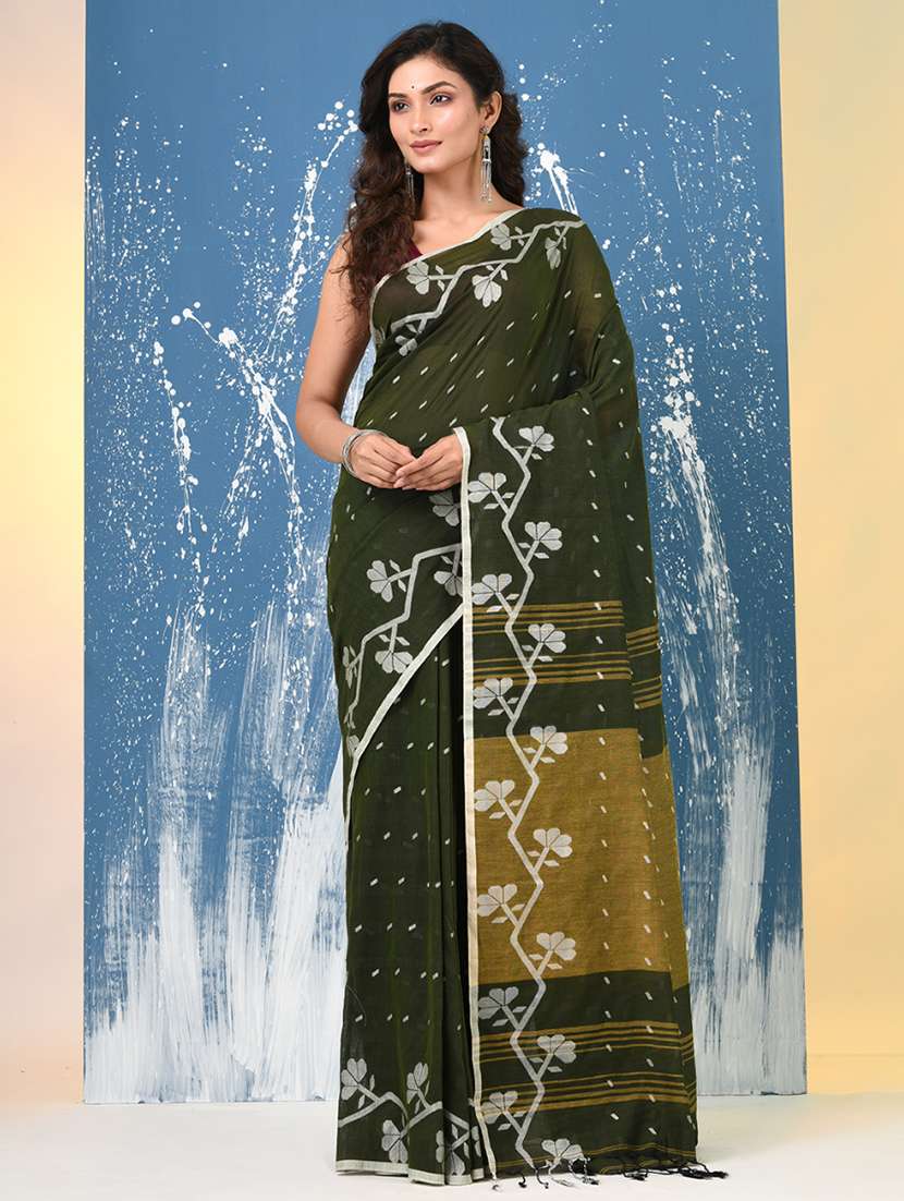 women self design handloom saree with blouse