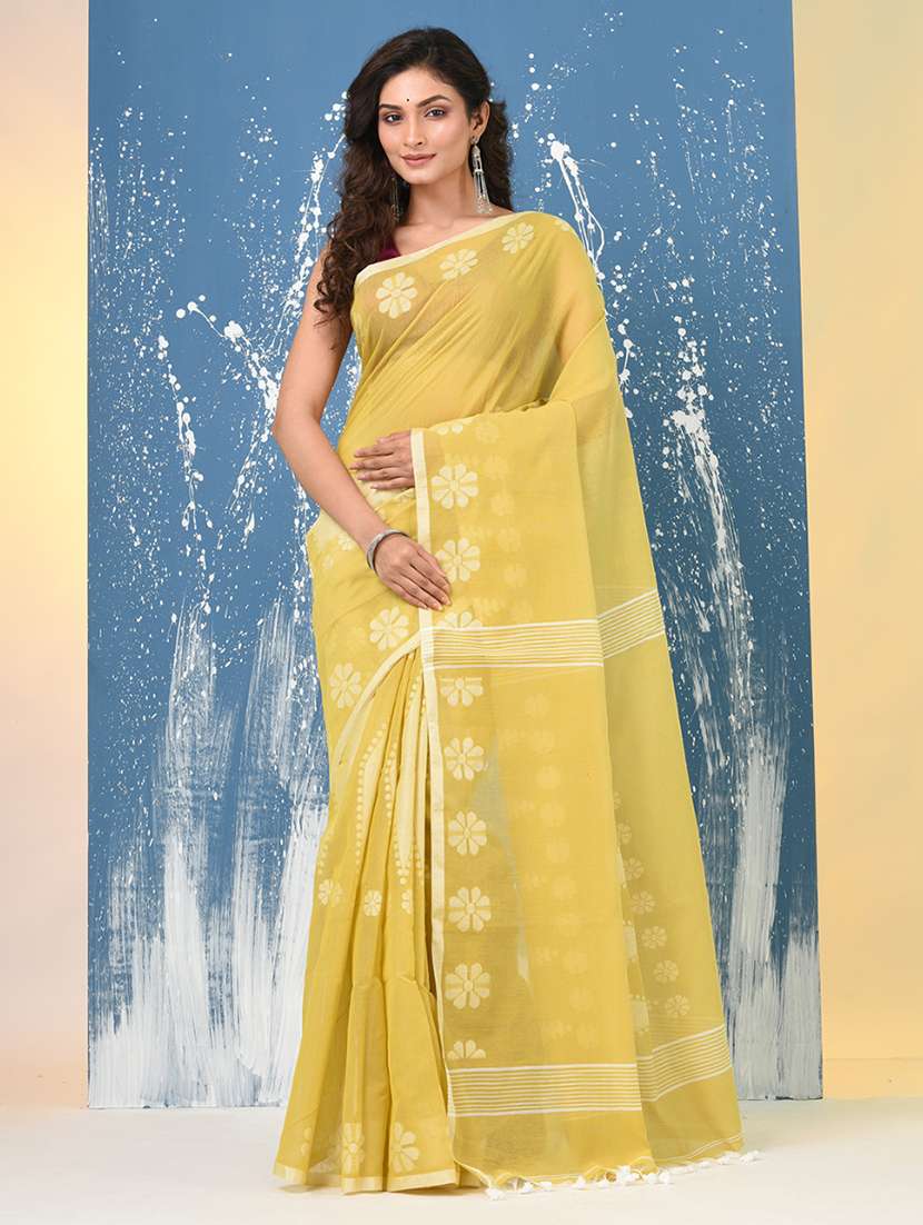 women self design handloom saree with blouse