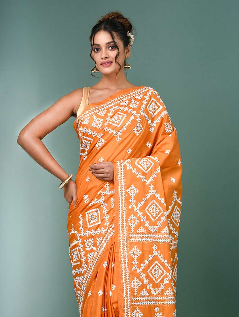women solid with work handloom saree with blouse - 22140350 - Standard Image - 4