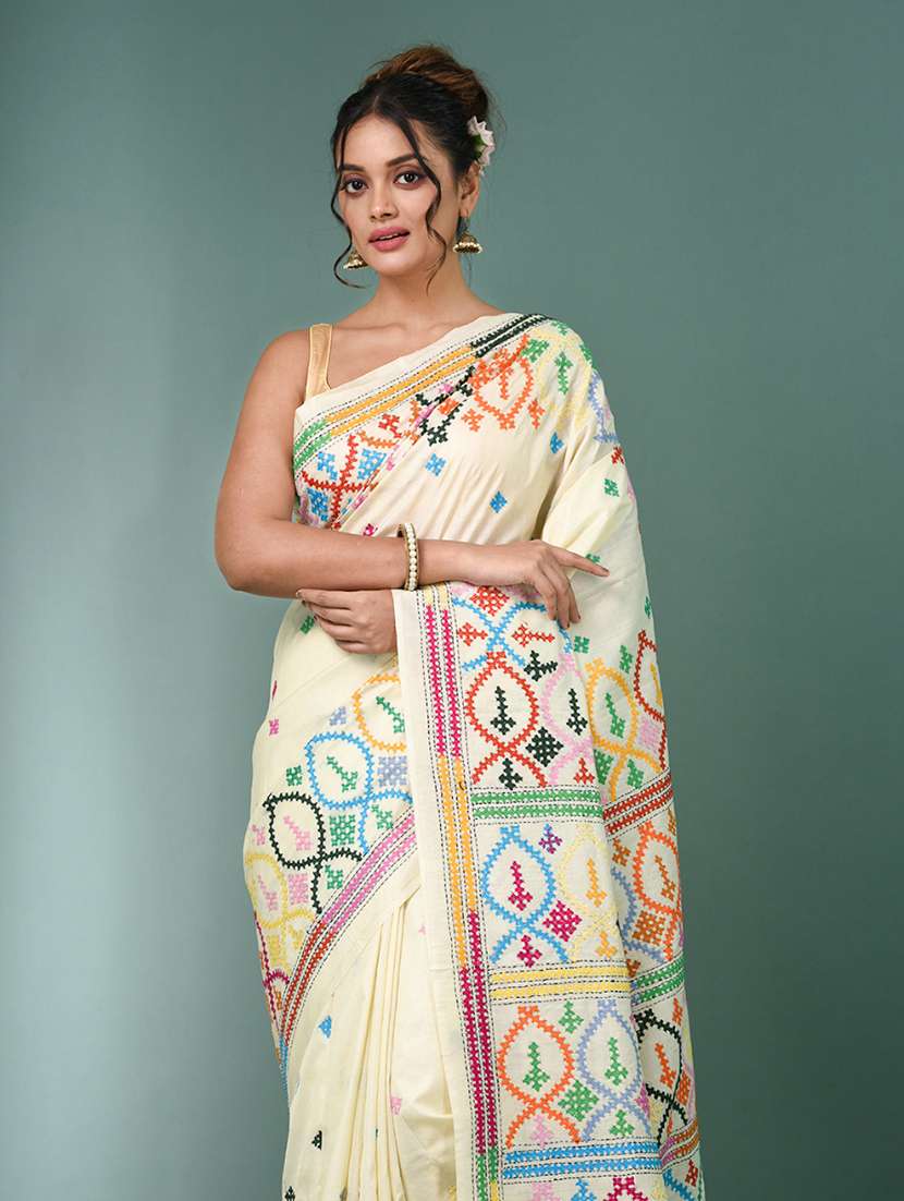 women solid with work handloom saree with blouse - 22140357 - Standard Image - 4