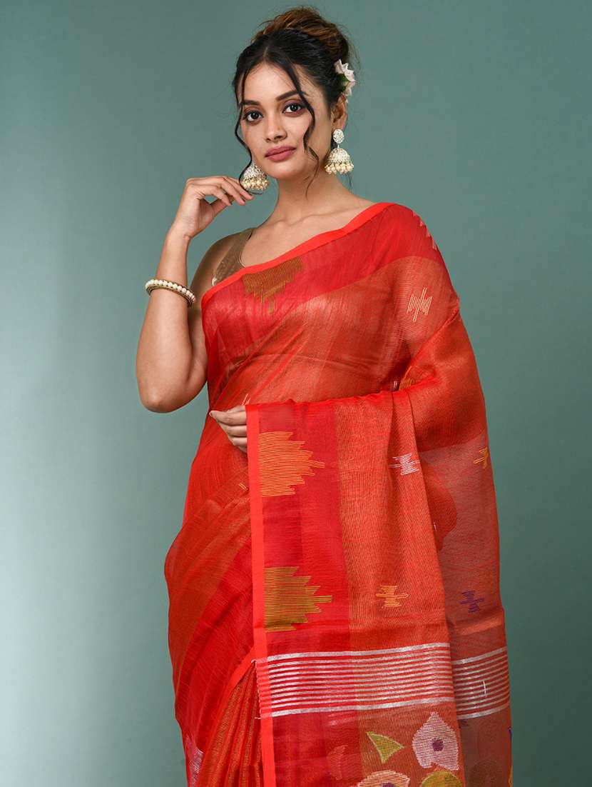 women self design handloom saree with blouse - 22140402 - Standard Image - 4