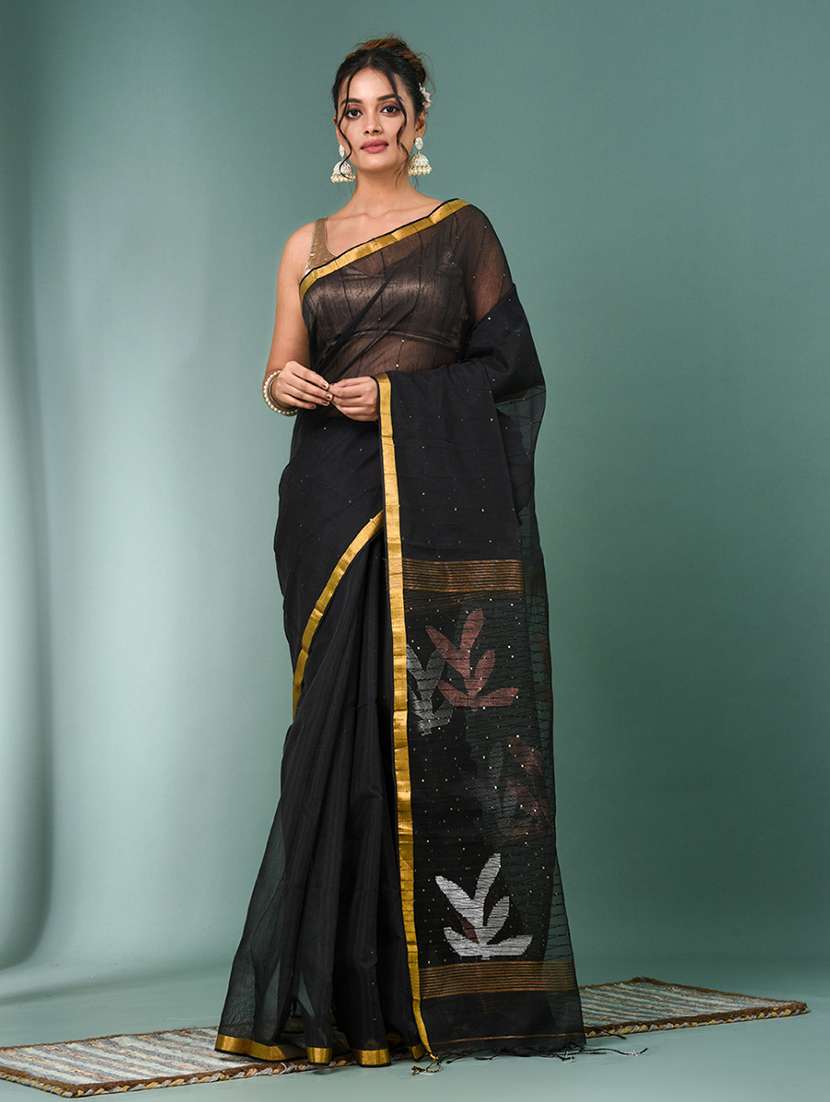 women self design handloom saree with blouse