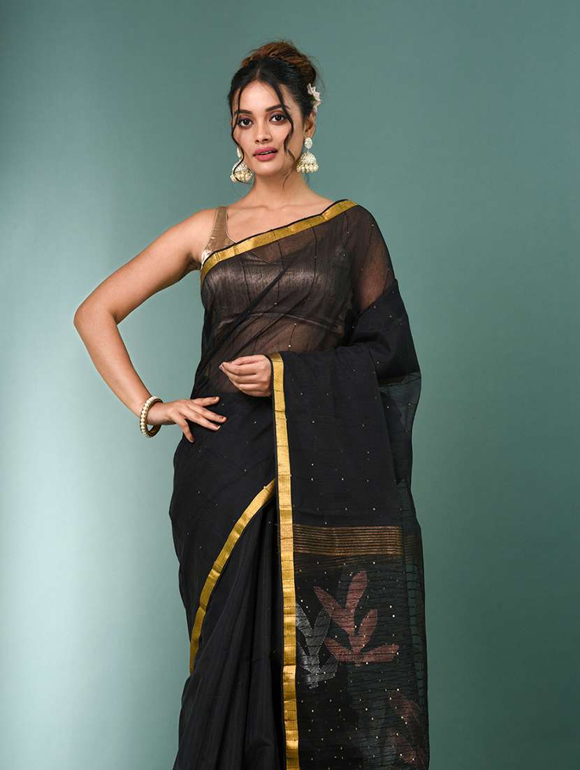 women self design handloom saree with blouse - 22140408 - Standard Image - 4