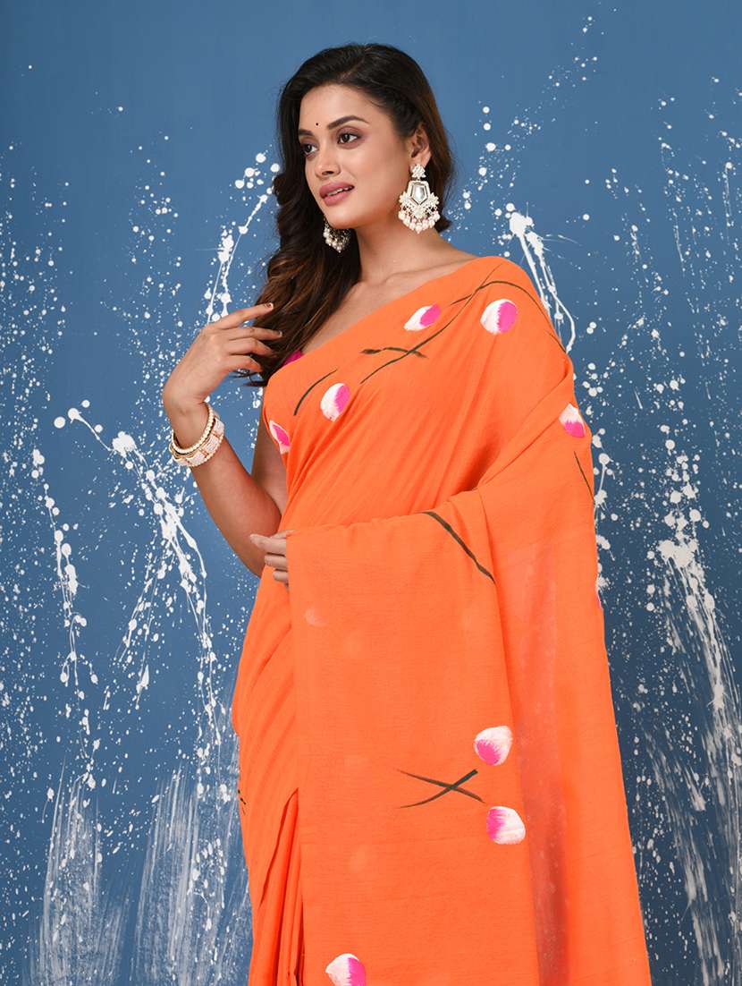 women floral printed handloom saree with blouse - 22140438 -  Standard Image - 4