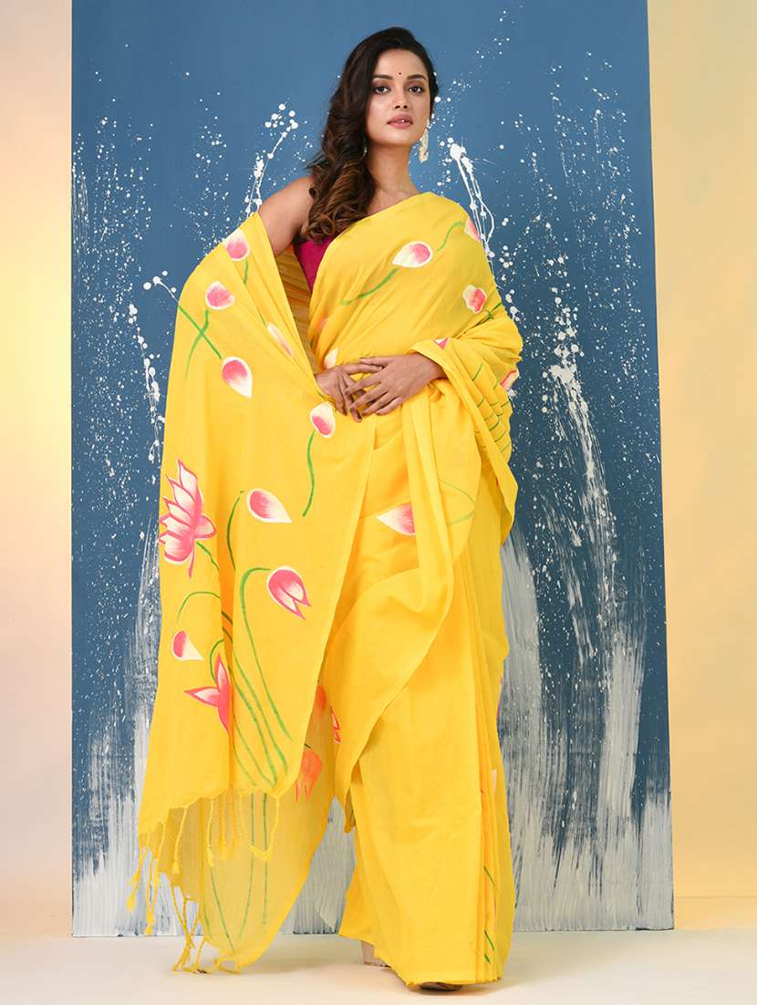 women floral printed handloom saree with blouse - 22140439 -  Standard Image - 1