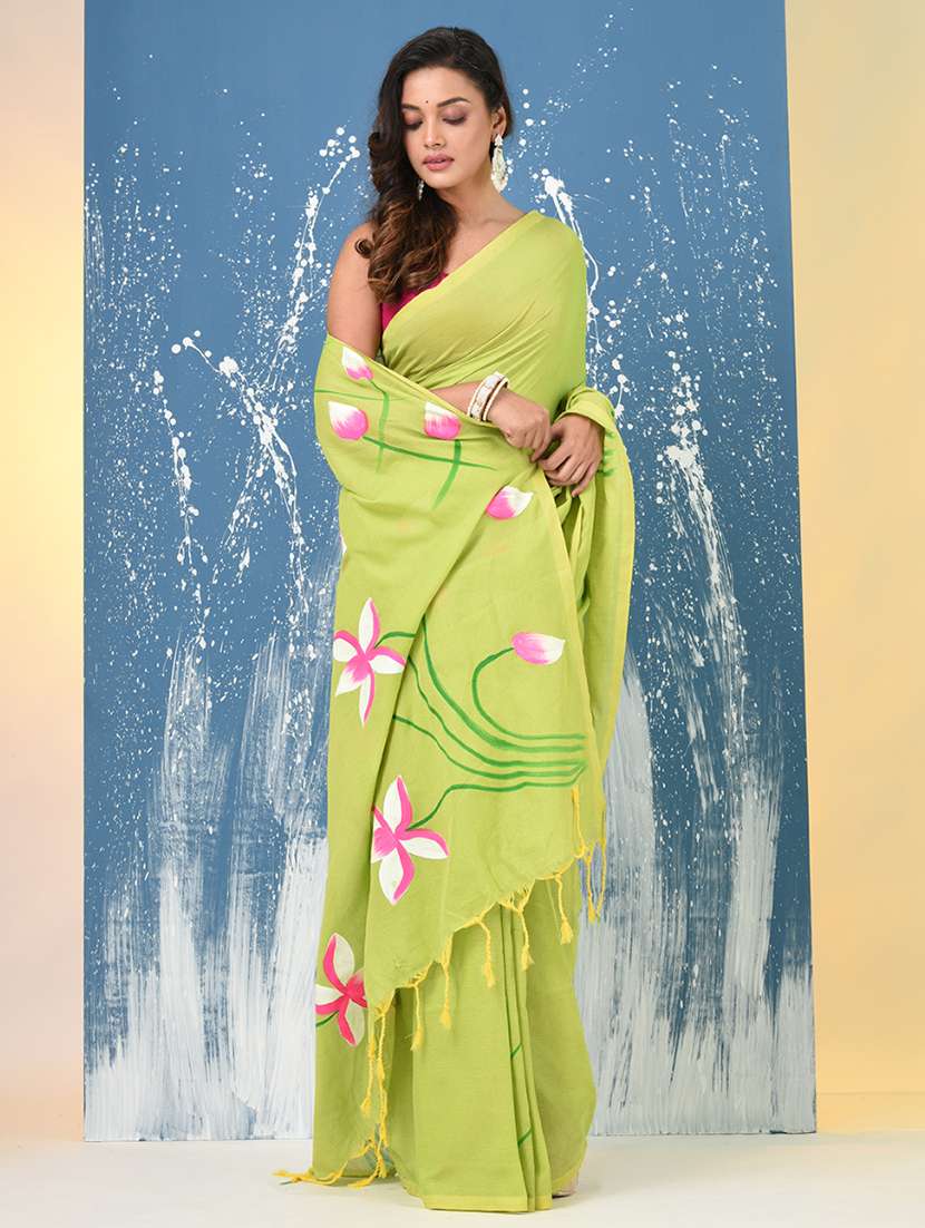 women floral printed handloom saree with blouse - 22140441 -  Standard Image - 1
