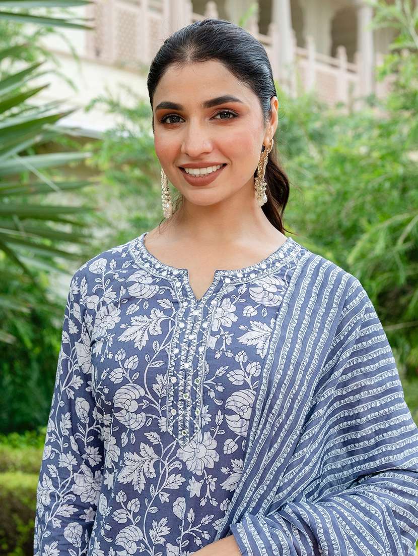 women floral printed three quarter sleeve kurta palazzo with dupatta set - 22140538 -  Standard Image - 4