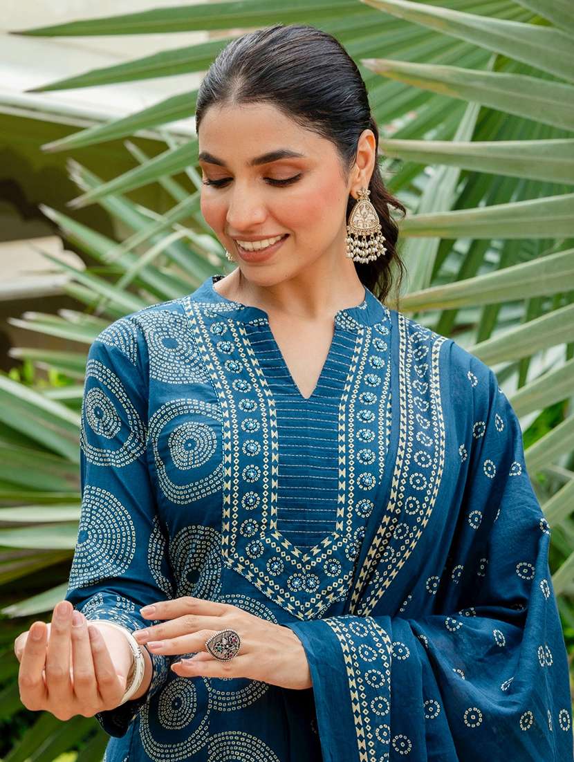 women bandhani printed three quarter sleeve kurta pant with dupatta set - 22140549 -  Standard Image - 4