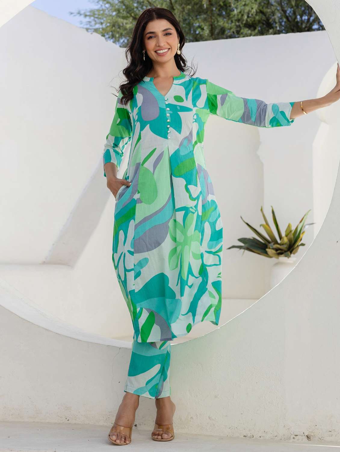 women printed three quarter sleeve kurta pant set - 22140551 -  Standard Image - 1