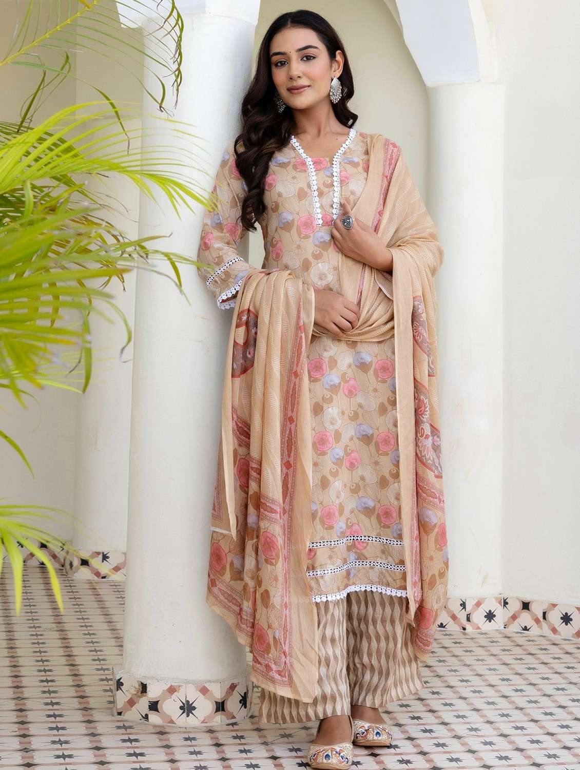 women floral printed three quarter sleeve kurta palazzo with dupatta set - 22140583 - Standard Image - 4